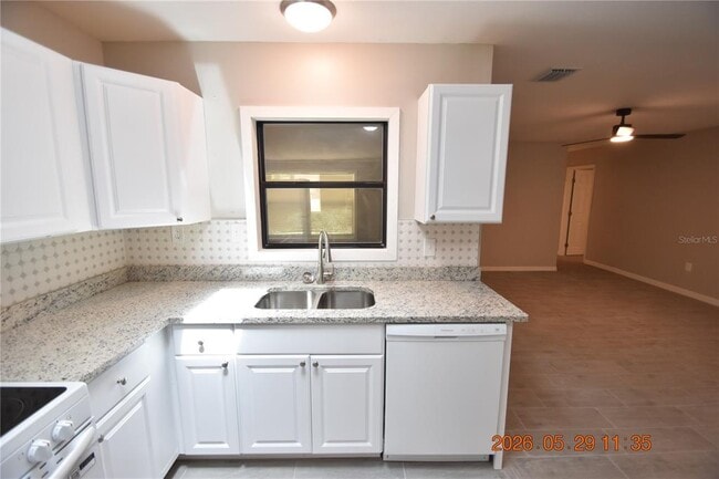 Building Photo - 4060 N Little Hawk Point