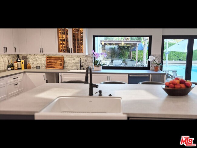 Building Photo - 4744 Haskell Ave