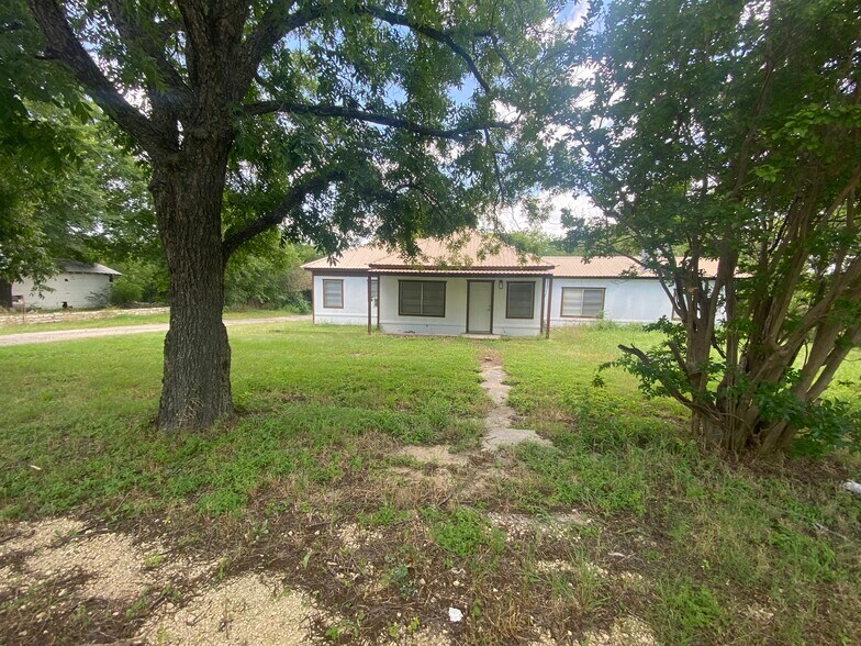 Building Photo - 310 Hillcrest St