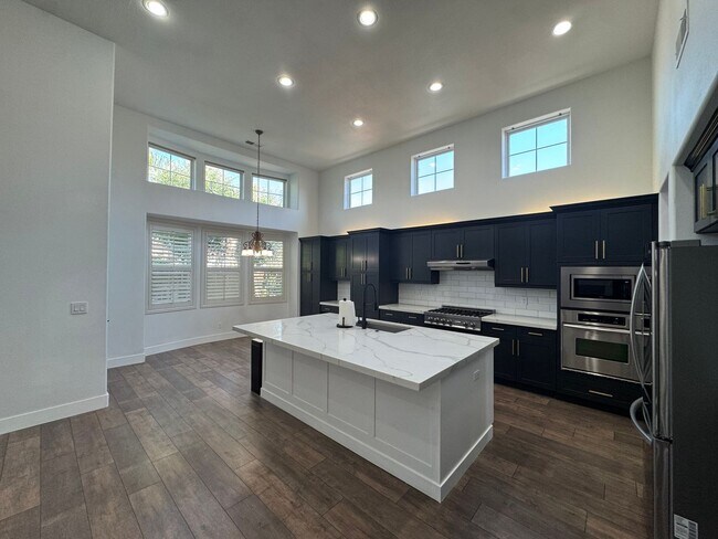Building Photo - Welcome to the Quail Lake Gated Community!!!