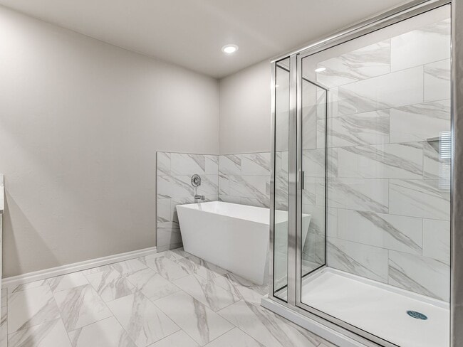 Building Photo - Newer home only minutes away from Paycom, Falling Springs Addition + Greenbelt lot + Deer Creek S...