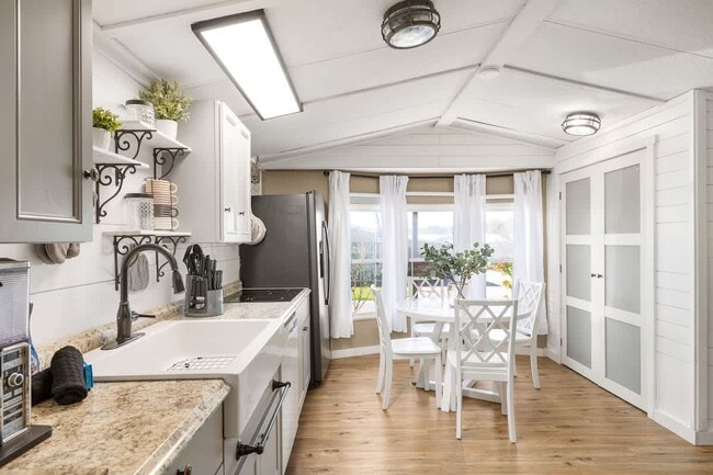 Building Photo - 10034 Hamp Dr