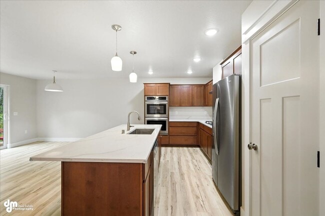 Building Photo - New & Upgraded 4BD Home!