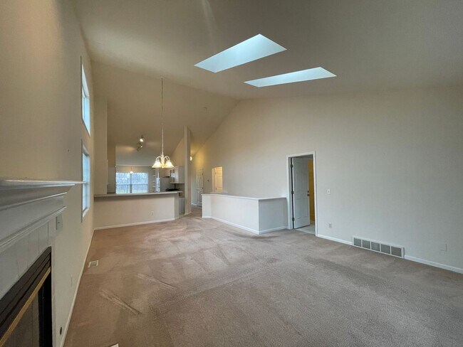 Building Photo - 4368 Pond Ridge Ct