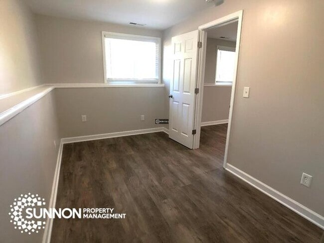 Building Photo - 4BR 2BA Renovated to perfection!