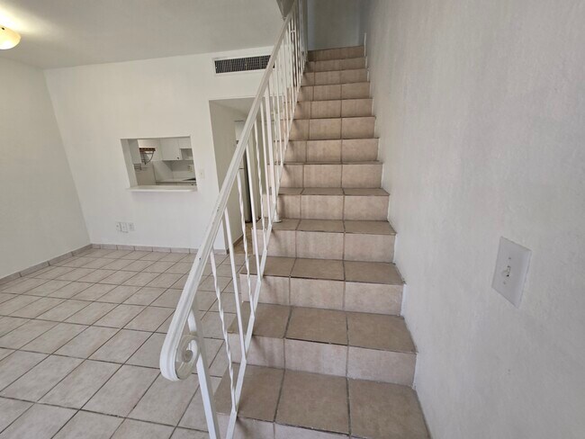 Building Photo - 1305 W 53rd St