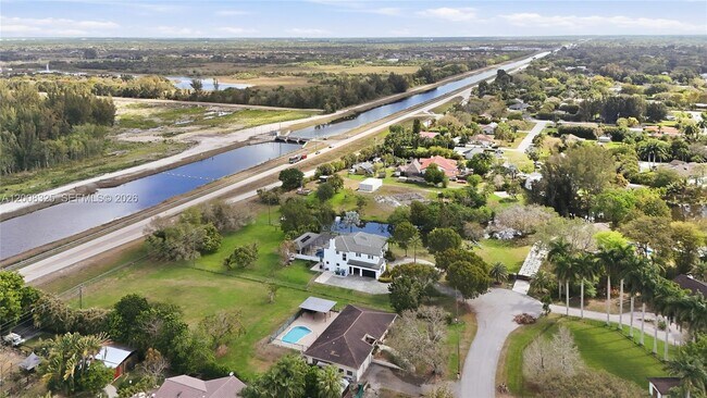 Building Photo - 20401 SW 48th Pl