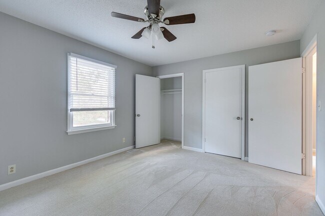 Building Photo - Beautiful Two Bedroom Columbia Duplex – Mi...
