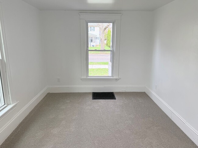 Building Photo - 1701 E Ganson St