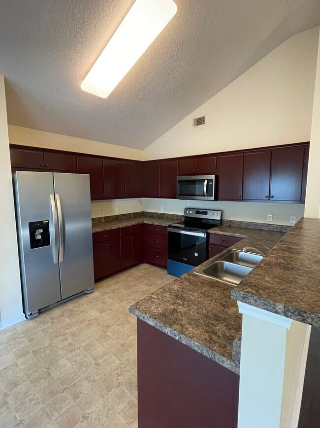 Building Photo - THE VILLAGES AT GODLEY STATION