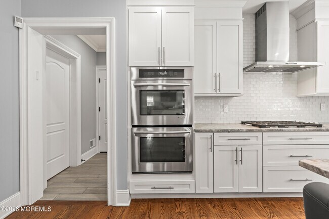 Building Photo - 558 Cedar Ave