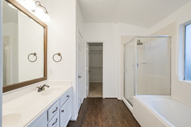 Building Photo - 15506 Anton Dr