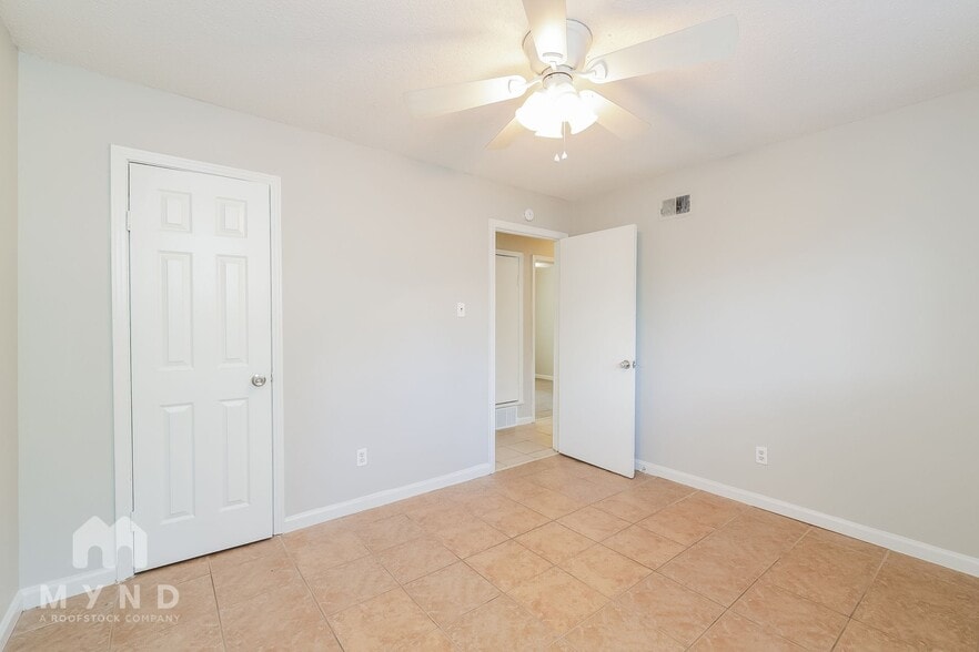 Building Photo - 3020 Normandy Dr