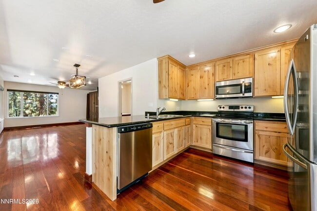 Building Photo - 215 Clubhouse Cir