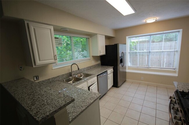 Building Photo - 22138 Birch Valley Dr
