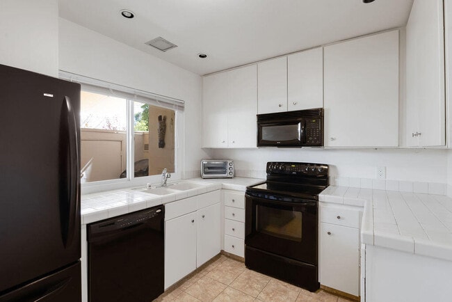 Building Photo - 48728 Desert Flower Dr