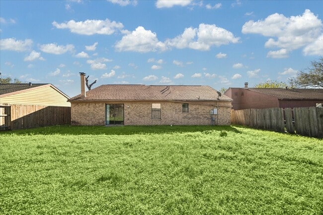 Building Photo - 16610 Quail Park Dr