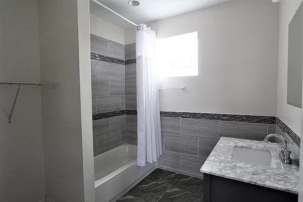 Building Photo - 8053 S Throop St