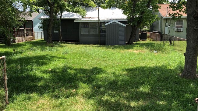 Building Photo - Gorgeous completed renovated Home in Freeport, TX. HABLAMOS ESPAÑOL!