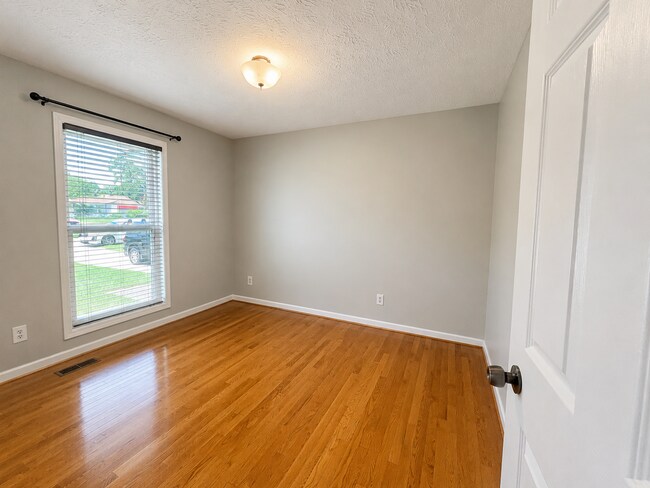 Building Photo - 1228 Bromley Dr