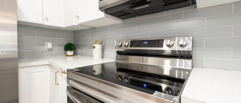 Building Photo - 11384 Royal Palm Blvd