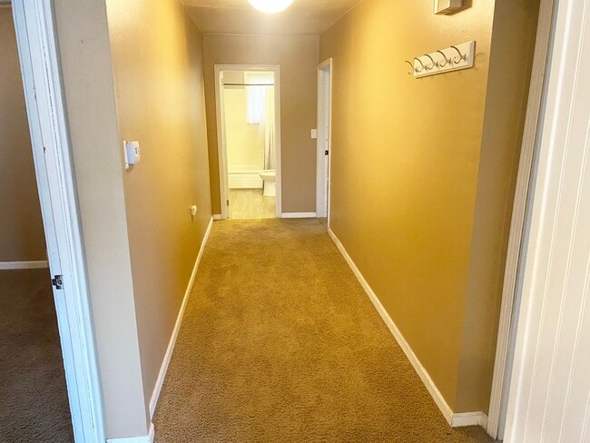 Building Photo - 3-Bedroom 1-Bath Single-Family Home With 1...