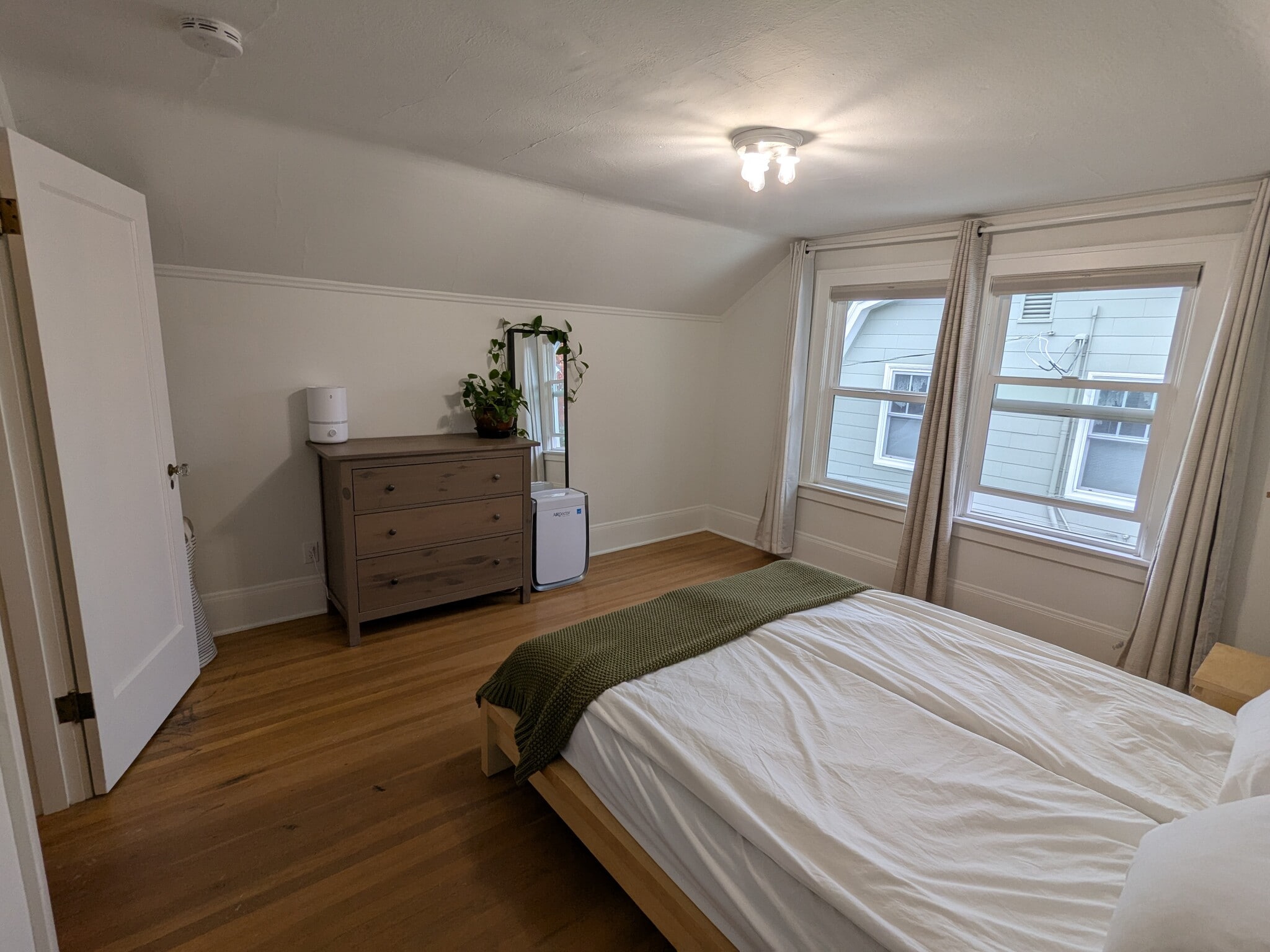 Upstairs bedroom, Queen bed. - 1974 SE 24th Ave