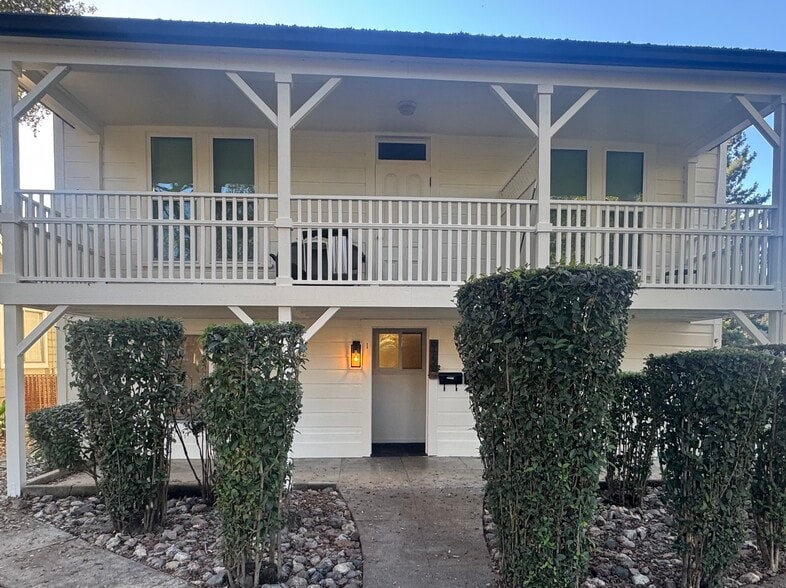 Front Entrance - 927 Stewart St