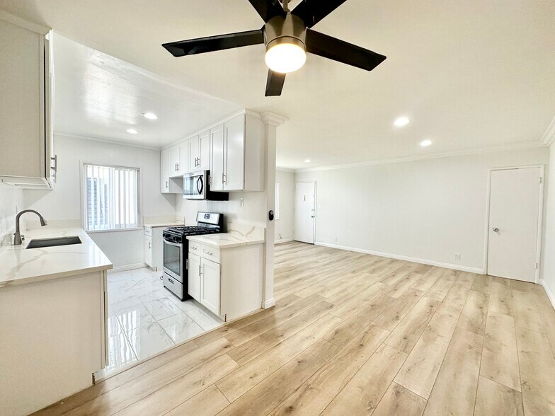 Building Photo - 6337 Whitsett Ave
