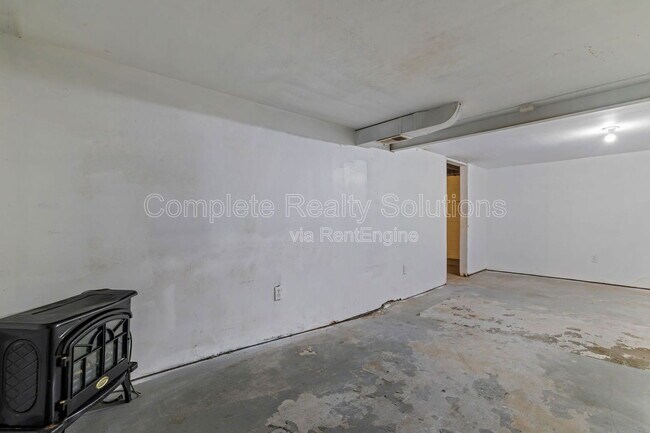 Building Photo - 147 Chambers Rd
