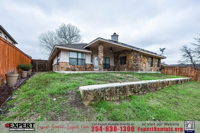 Building Photo - GORGEOUS 3 BEDROOM HOME WITH SOLAR PANELS!!