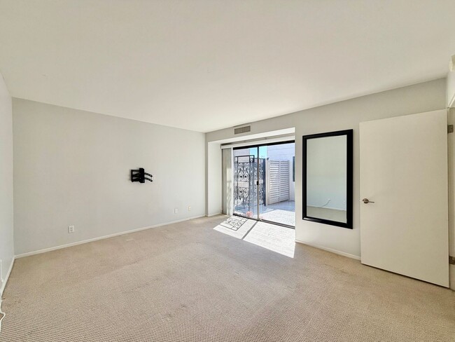 Building Photo - 34983 Mission Hills Dr