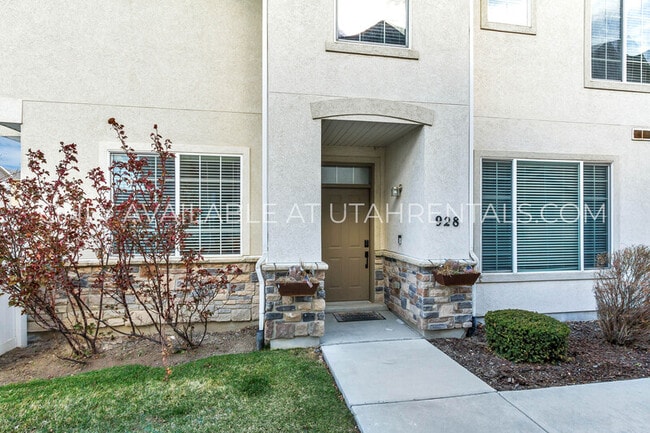 Building Photo - 928 Chelsea Ln