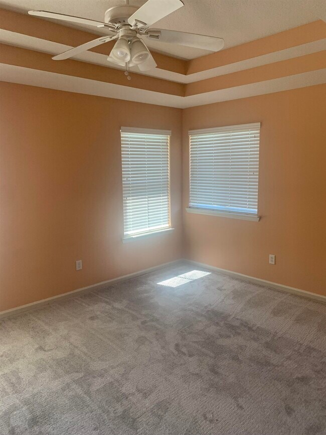 Building Photo - 200 Sienna Pl
