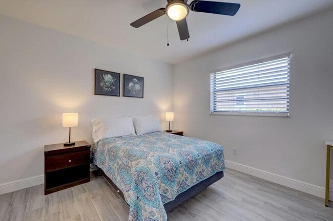 Building Photo - 543 SE Greenway Terrace