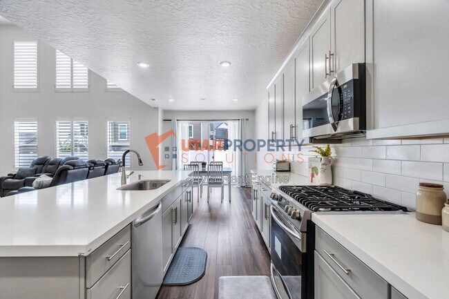 Building Photo - 213 W Prickly Pear Dr