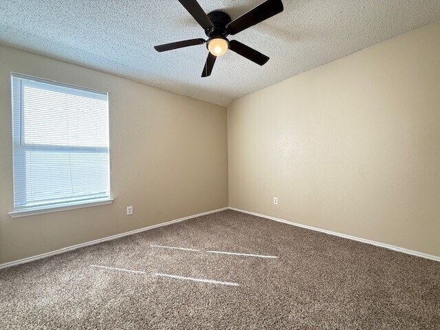 Building Photo - 4 bedroom 2 bath home available for the New Year