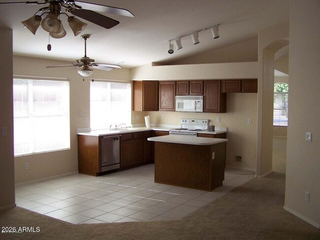 Building Photo - 3312 E Mountain Vista Dr