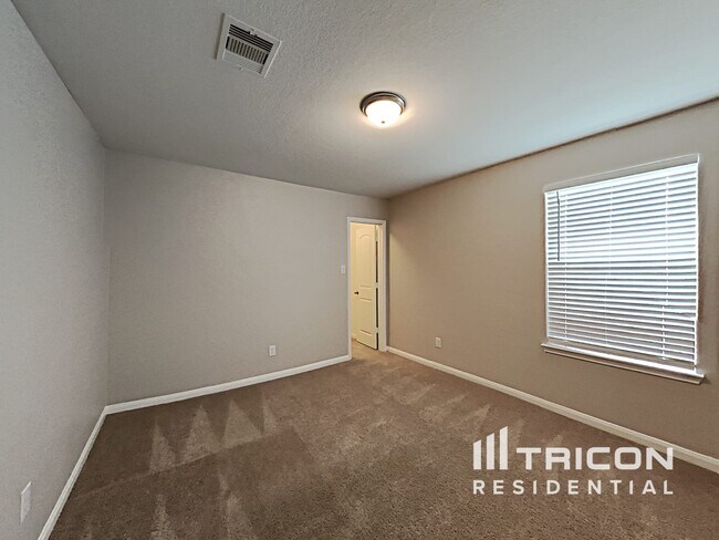 Building Photo - 10930 Hillside Creek Dr