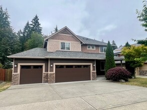 Building Photo - Beautiful 5 Bedroom Home