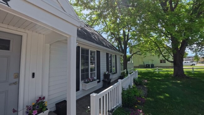 Building Photo - Beautiful Lindon Home