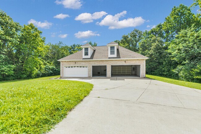 Building Photo - 1400 Slayden Wood Rd