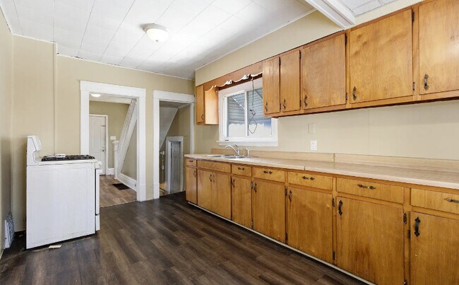 Building Photo - 691 Lafollette St