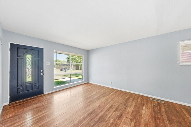 Building Photo - 10700 Spring Garden Dr