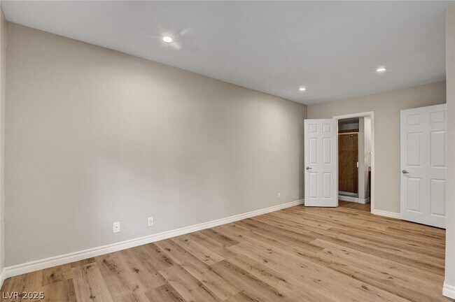 Building Photo - 5240 Indian River Dr