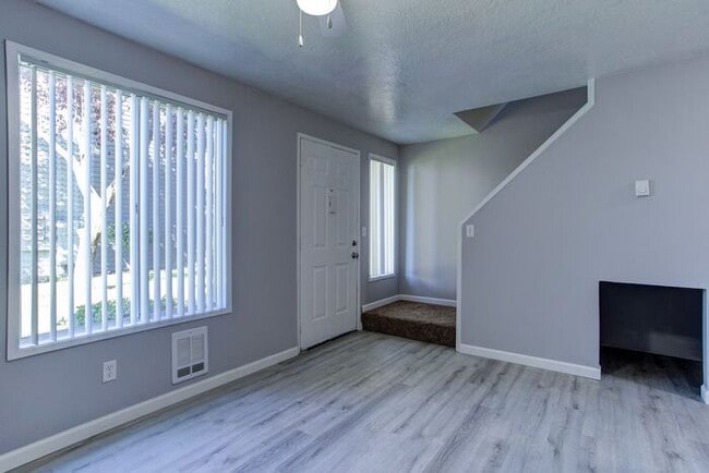 Building Photo - 2 bedroom unit. Pets OK! Lots of upgrades!...