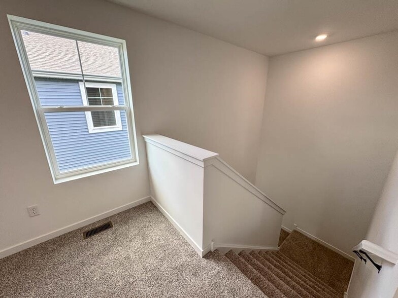 Building Photo - 513 Oak Opening Dr