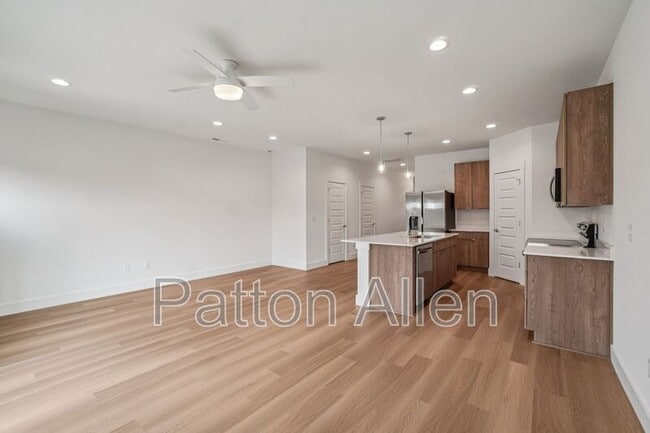 Building Photo - 7 Bolton St