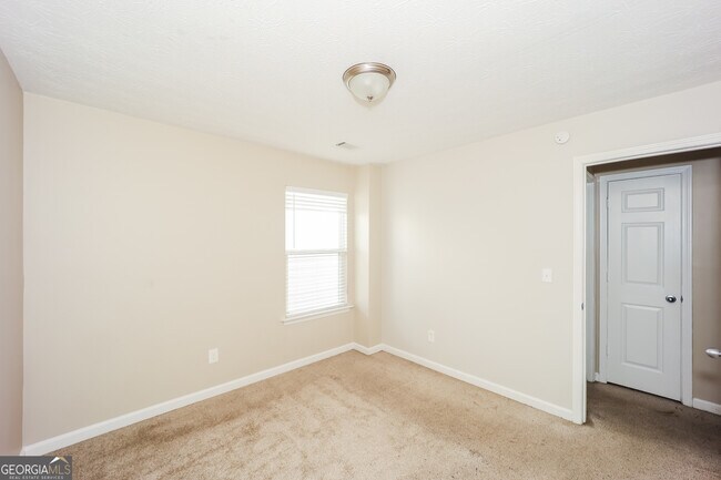 Building Photo - 9510 Lakeview Rd