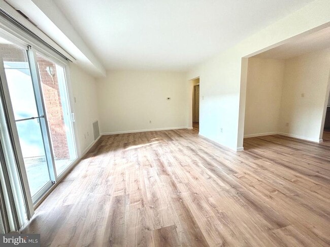 Building Photo - 136 Fairfield Dr